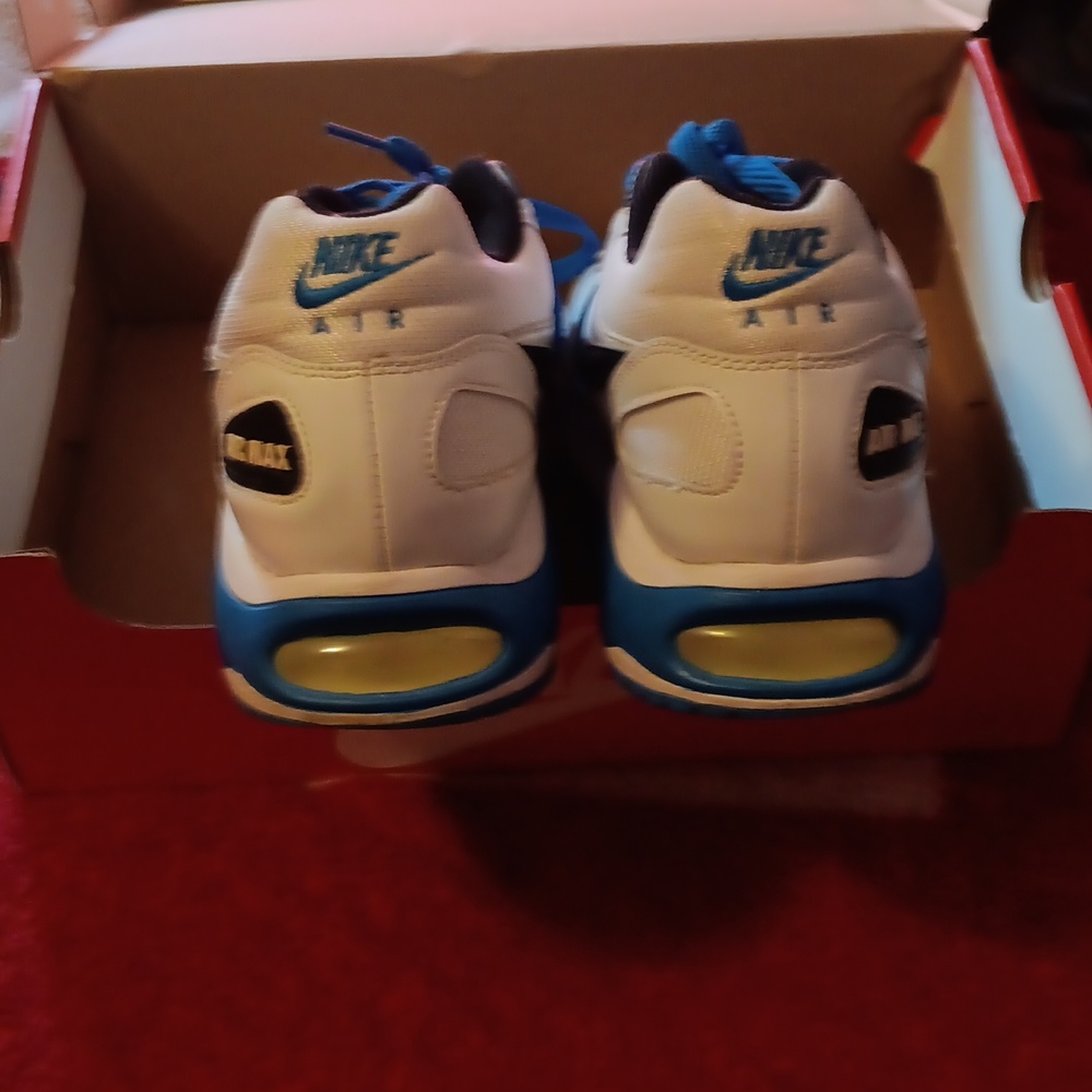 Shoes - Picture 2 of 4